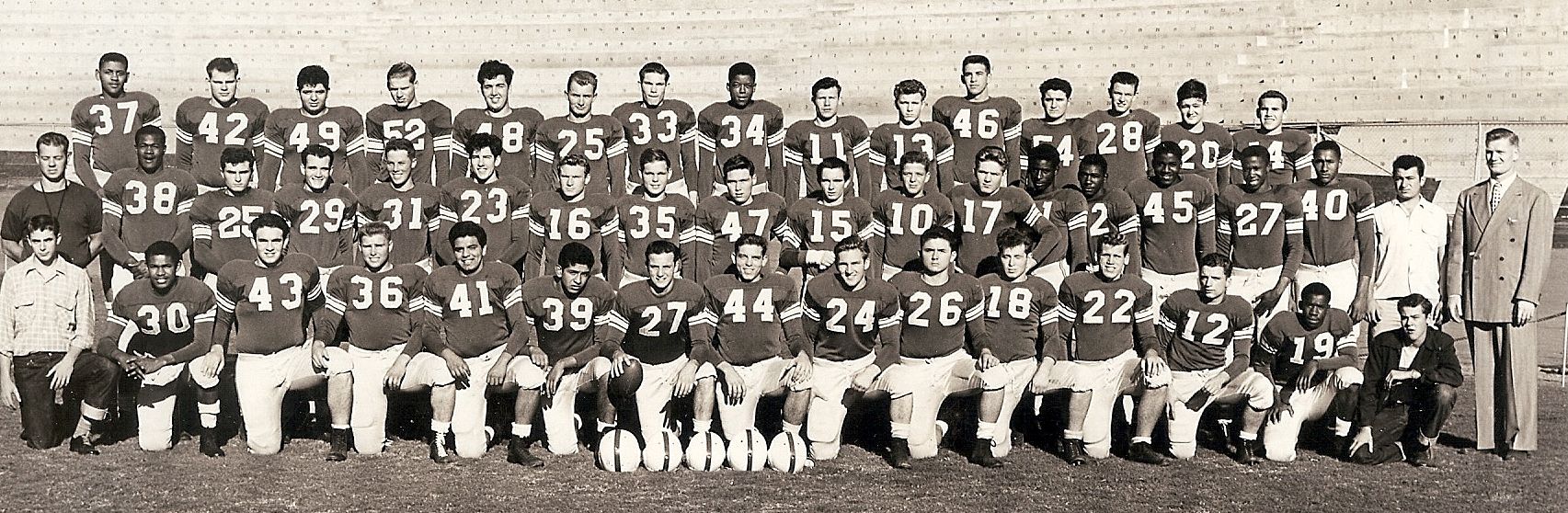 McDairmant (27) and Hillers teammates missed big Powell.